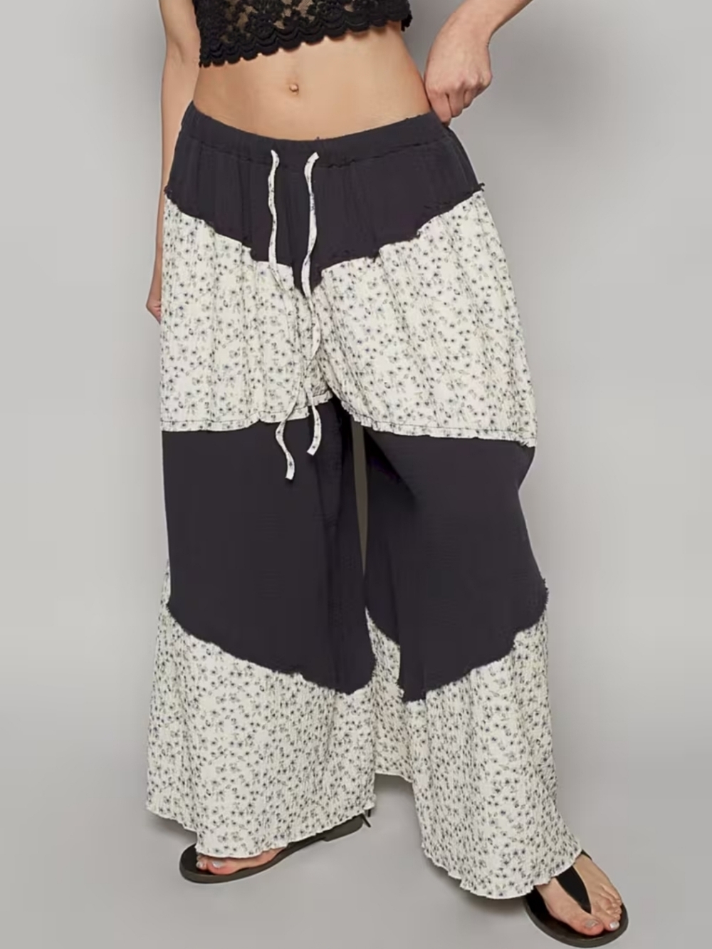 NS69.POL Tiered Floral Contrast Wide Leg Pants - Picture 2 of 4